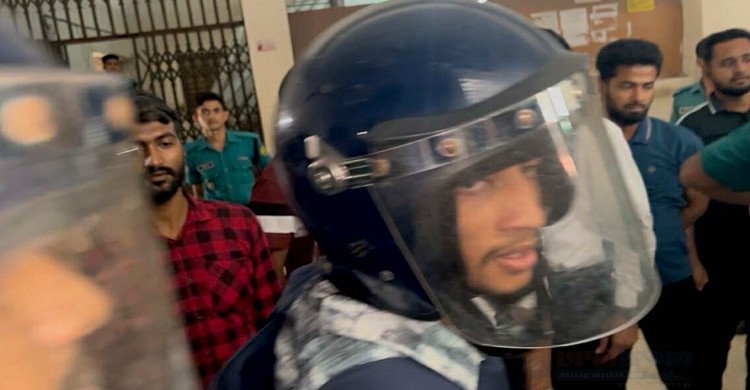 আদালতে রিয়াদের ক্ষোভ-‘কুত্তার মতো পেটায়, এজন্য কি যুদ্ধ করেছিলাম’